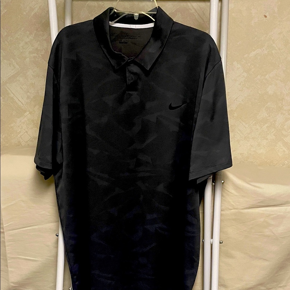 Nike Men's Dark Patterned Polo Shirt